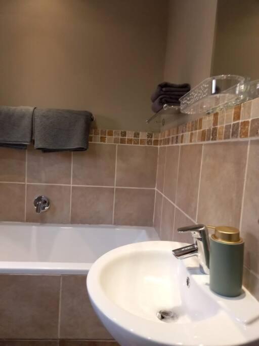 Best Overnight With Free Wifi. Modern & Private Bloemfontein Exterior photo